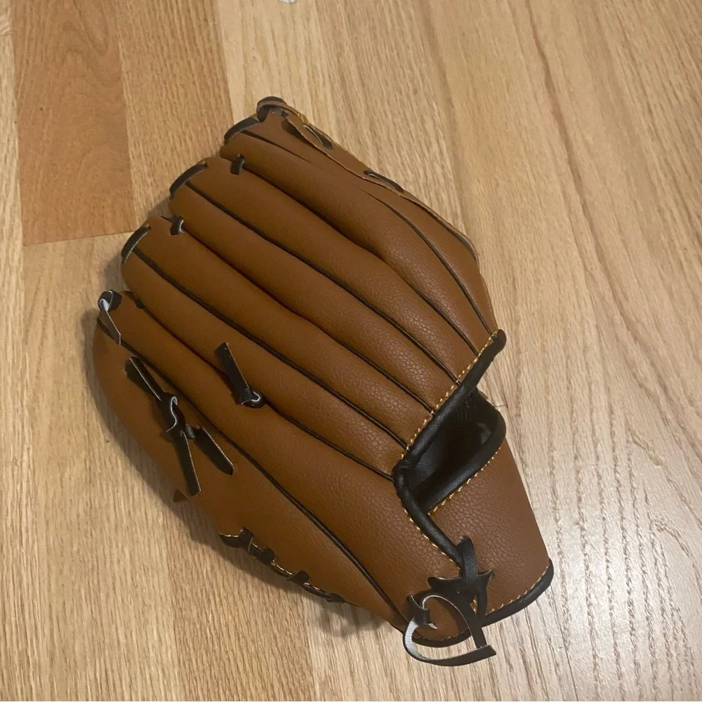 Right Handed Glove 10.5” Tan Black Stitching Baseball Kids